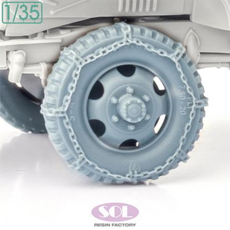 U.S 2.5t 6x6 Cargo Truck Tires w/ chains (Tamiya)