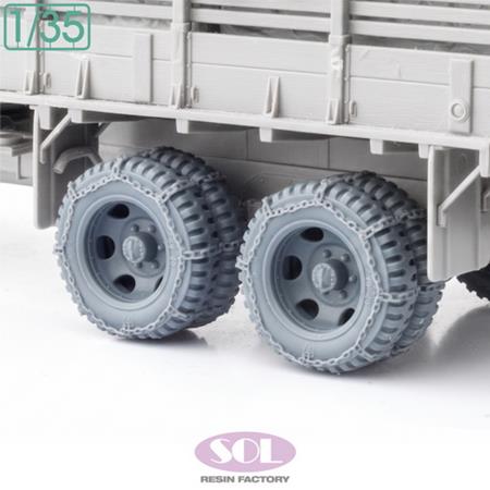 U.S 2.5t 6x6 Cargo Truck Tires w/ chains (Tamiya)