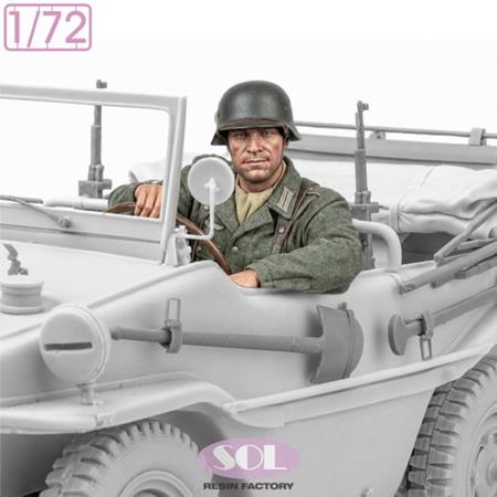 Driver for WWII German Schwimmwagen  (1:72)