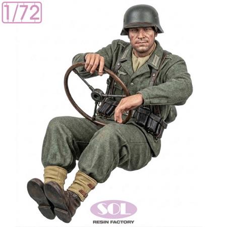 Driver for WWII German Schwimmwagen  (1:72)