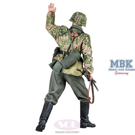 WWII German Infantry MP40 Gunner 1:16