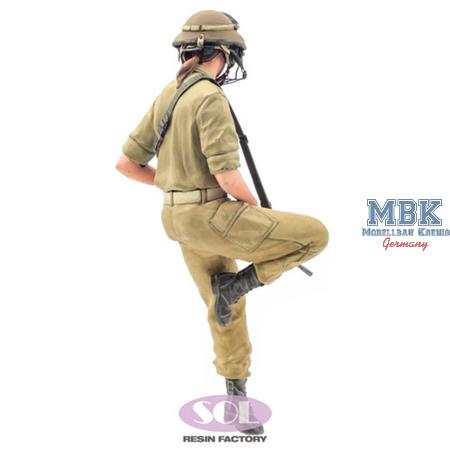 IDF Female Tanker w/CVC Helmet (3D Printed) (1:16)