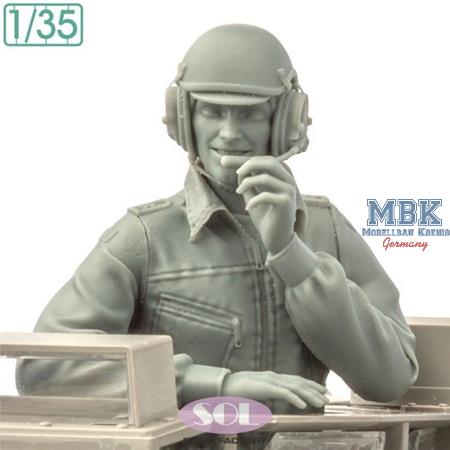 Bundeswehr Tank Commander Leopard 2 A7V (1:35)