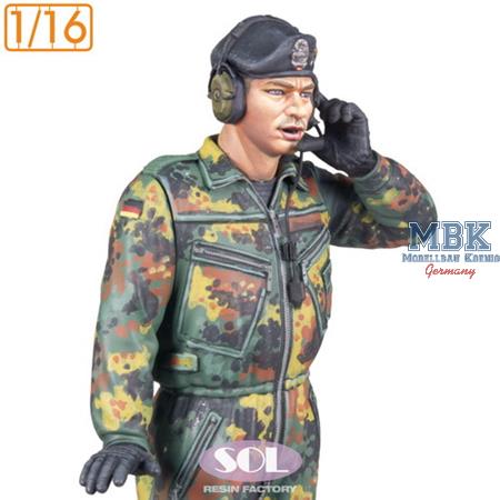 Bundeswehr Tank Commander (Beret type) (1:16)