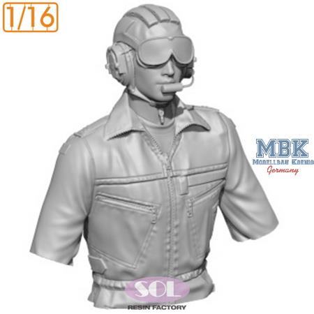 Tank Driver in Leopard 2A6 (f.Trumpeter) (1:16)