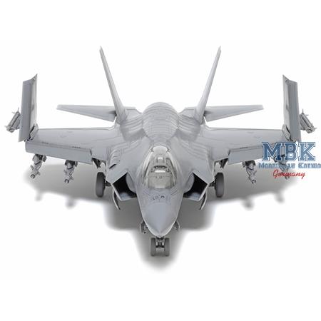 Lockheed Martin F-35C Lightning II (1:48)