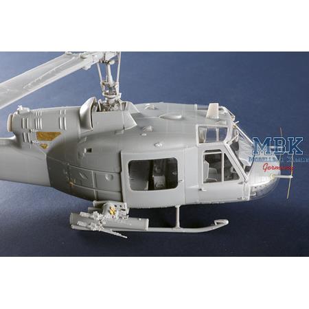 UH-1B Huey - Gunship (1:35)