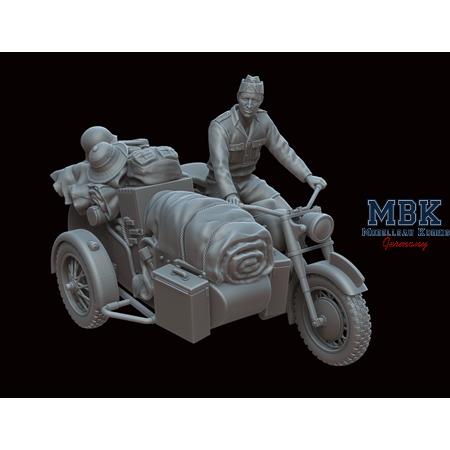 BMW R75 with sidecar and DAK soldier