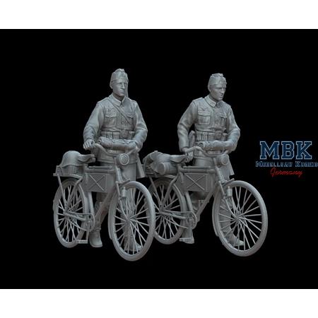 German soldiers with bicycles (1939-1941)
