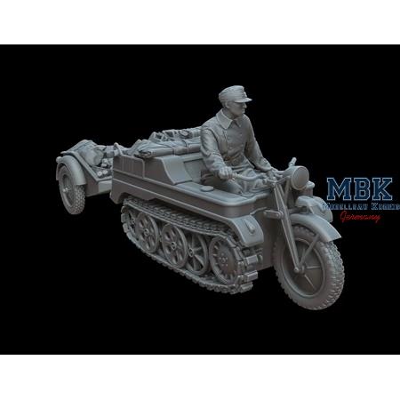 Kleines Kettenkraftrad Sd.Kfz. 2 with a trailer