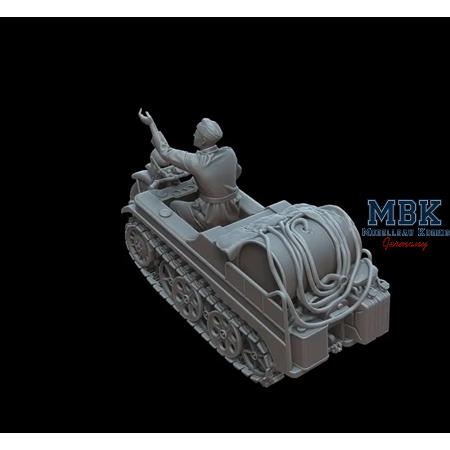 Kleines Kettenkraftrad Sd.Kfz. 2 airfield service