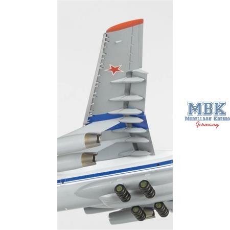 IL-76MD Russian Strategic Airlifter (1:144)
