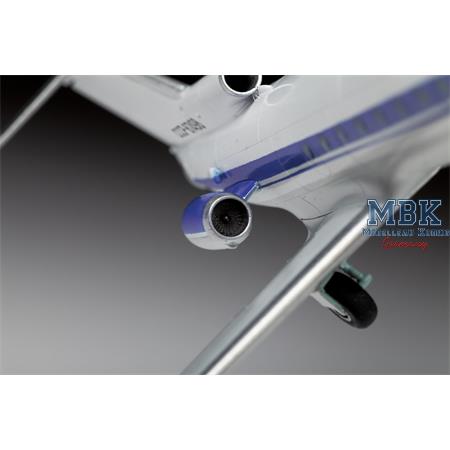 Turbojet passenger aircraft Yak-40 (1:144)