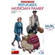 Refugees. Musician family/Flüchtlinge. Musikerfam.